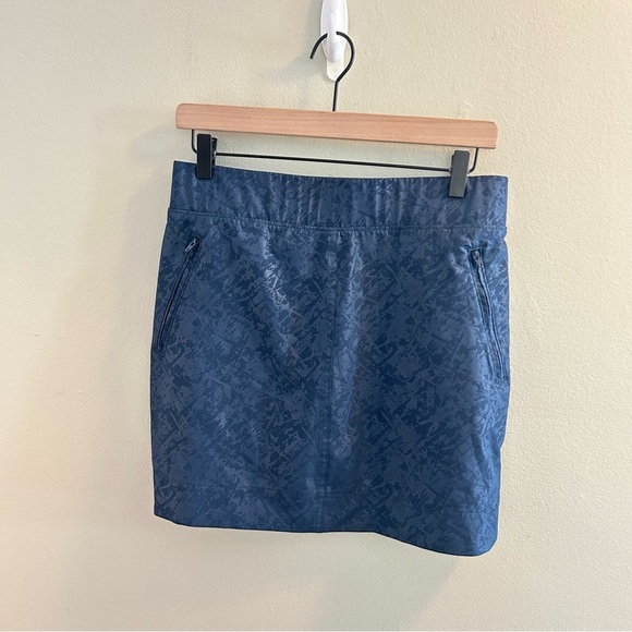 Orvis Embossed Pull-On Travel Skort Size Small Navy Blue Glass Print Skirt - Picture 2 of 9